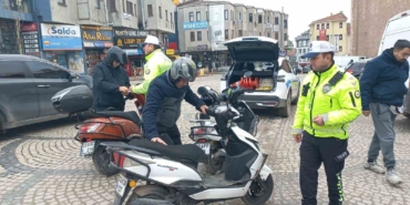 Edirne’de motosiklet sürücülerine trafik denetimi