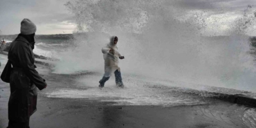 Şiddetli lodosa aldırış etmeden fotoğraf yarışına girdiler