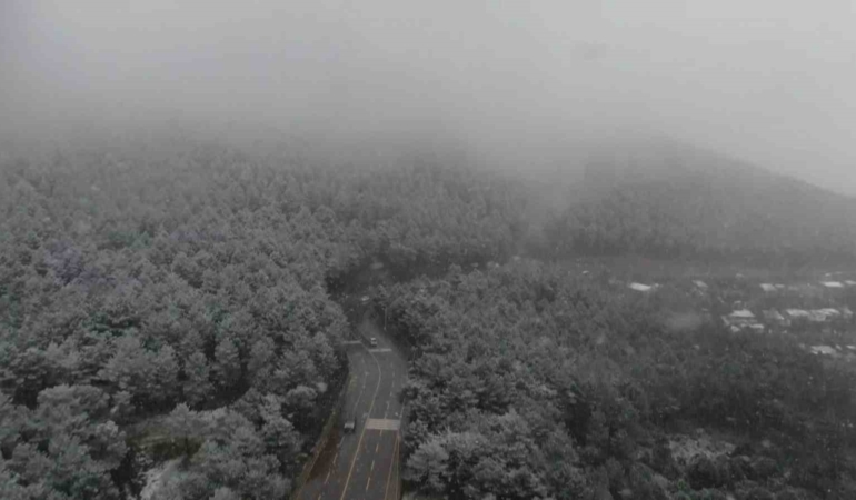 Aydos’ta etkili olan kar yağışı havadan görüntülendi