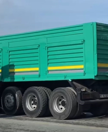 Arıza yapan kamyonu tamir ederken kabinin altında kalarak can verdi