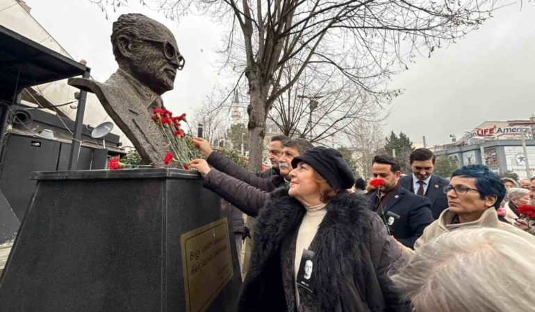 Meslektaşları Uğur Mumcu’yu ölümünün 33. yılında andı