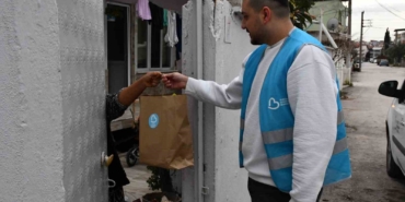 Büyükşehir’in beslenme paketi aileleri de, öğrencileri de sevindiriyor