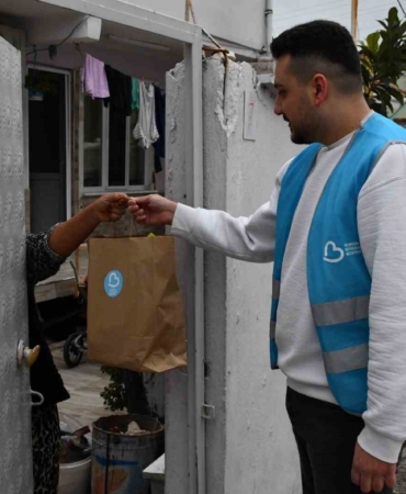 Büyükşehir’in beslenme paketi aileleri de, öğrencileri de sevindiriyor