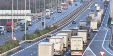 Kuzey Marmara Otoyolu’nda tırların lodosla imtihanı