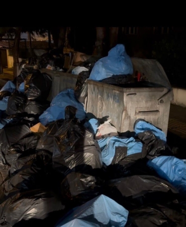 Bandırma’da sağlık kuruluşunun yanında skandal manzara