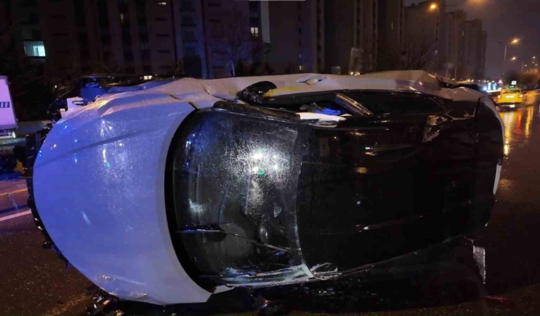 Aşırı hız ve alkol kazaya neden oldu: Sancaktepe’de otomobil takla attı