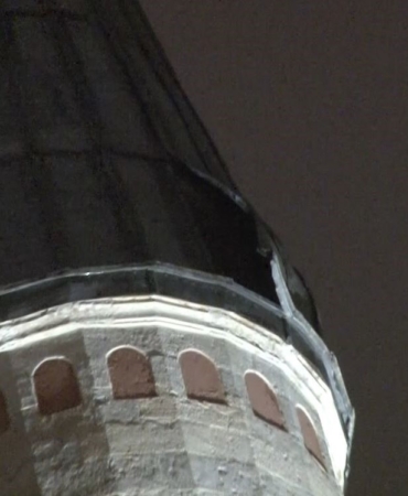 Beyazıt Camii’nin minaresindeki kurşun kaplama lodosta söküldü