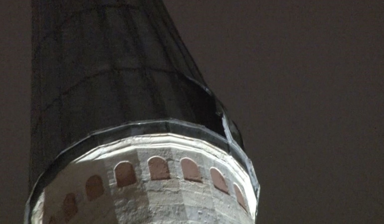 Beyazıt Camii’nin minaresindeki kurşun kaplama lodosta söküldü