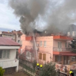 Yaşlı adam alevlerin arasında çıkarıldı