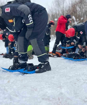 Zorlu kış şartlarında kurtarma tatbikatı