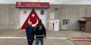 Ayvalık’ta kendisini Emniyet Müdürü olarak tanıtan şahsa operasyon