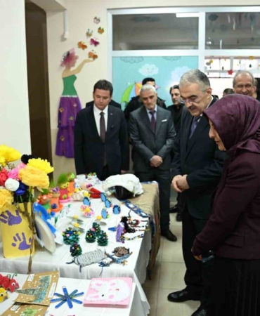 Bursa’da öğrencilerin karne heyecanı