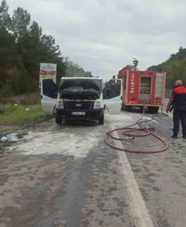 Bilecik’te seyir halindeki ticari araç bir anda alev aldı