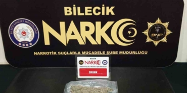 220 gram uyuşturucu maddeyi çadırın içine saklamışlar
