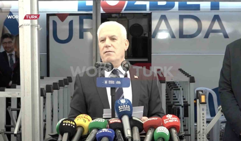 Bursa Büyükşehir Belediye Başkanı Bozbey’e saldırı girişimi kameralara yansıdı