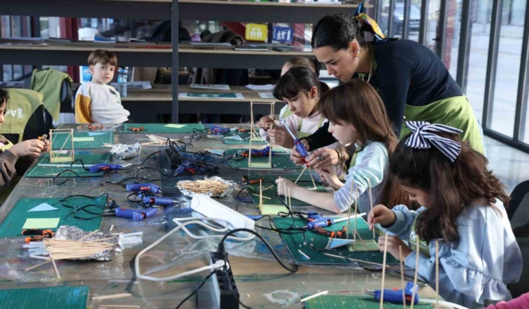 Nilüferli çocukların tatili dolu dolu geçiyor