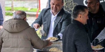 Vali Sözer Şeyh Edebali Türbesi’nde şifalı pilav ikramına katıldı