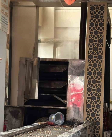 Bilecik’te bir kuruyemişçi dükkanında yangın çıktı