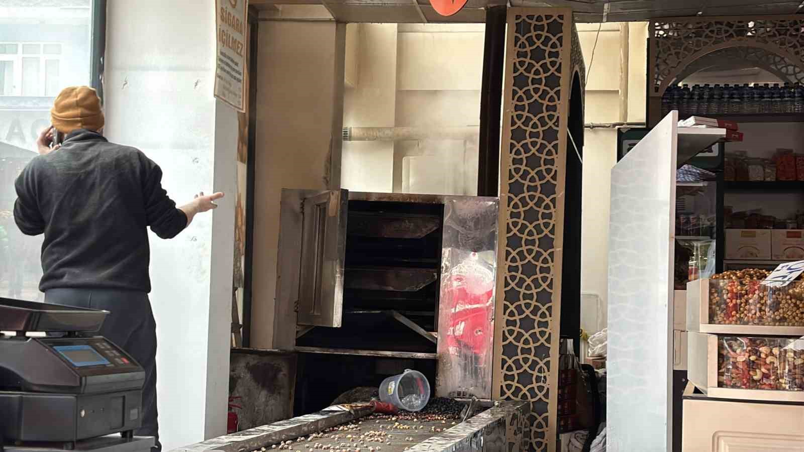 Bilecik’te bir kuruyemişçi dükkanında yangın çıktı