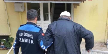 Büyükşehir Belediyesi, zorlu hava şartlarında da kimseyi yalnız bırakmıyor