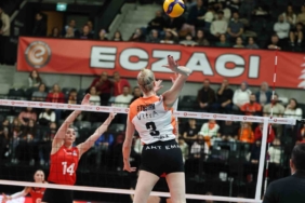 Eczacıbaşı Dynavit, ligde üst üste 9. galibiyetini aldı