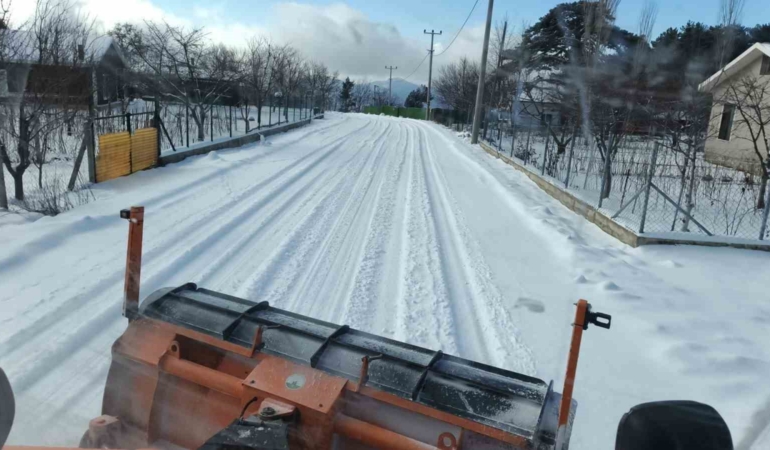 Osmangazi’nin yüksek kesimlerinde kar nöbeti
