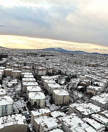İstanbul’un yüksek kesimleri beyaza büründü