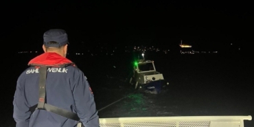 Çanakkale’de sürüklenen teknedeki 3 kişi kurtarıldı