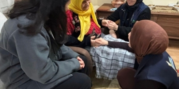 Kartepe’de "Alo Evlat" ekiplerinden yaşlılara evde sağlık ve bakım desteği