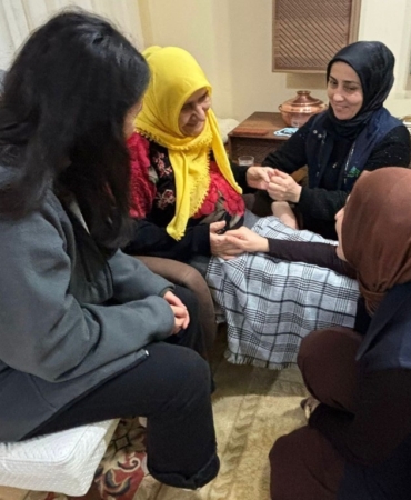 Kartepe’de "Alo Evlat" ekiplerinden yaşlılara evde sağlık ve bakım desteği