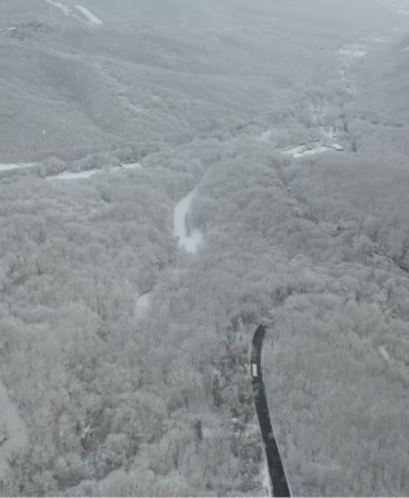 Beyaz örtüyle kaplanan Sarıyer havadan görüntülendi