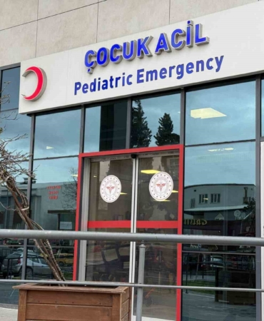 Bungalovda havuza düşüp yoğun bakıma alınan 3 yaşındaki çocuk hayatını kaybetti