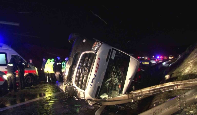 Kuzey Marmara Otoyolu’nda kar yağışı kaza getirdi: 11 yaralı