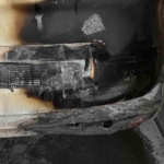 Arnavutköy’de park halindeki otomobil alev aldı: 2 araç kullanılamaz hale geldi