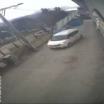 Bursa’da çatı ve prefabrik evler böyle uçtu, ağaçlar kırıldı