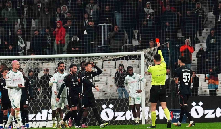 Kristjan Asllani ilk maçında kırmızı kart gördü