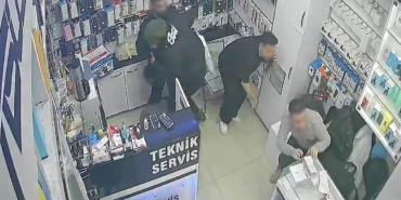 Sirkeci’de işten çıkarılan şahıs iş yerine silahla ateş açtı