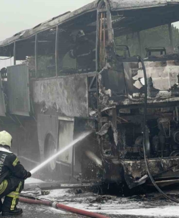 Seyir halindeki yolcu otobüsünde yangın: Facia son anda önlendi