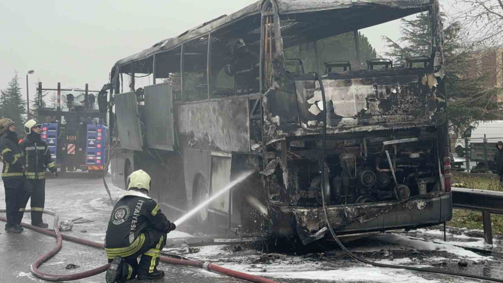 Seyir halindeki yolcu otobüsünde yangın: Facia son anda önlendi