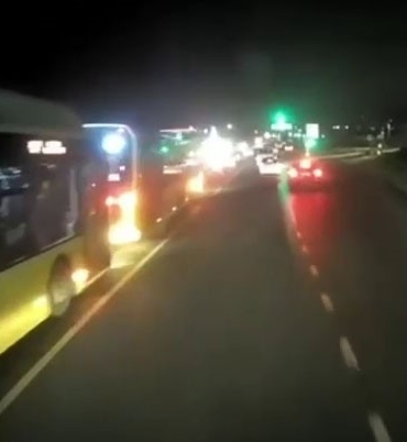 Başakşehir’de 3 İETT otobüsünün kazaya karıştığı anlar görüntülendi