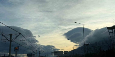 Bursa’da gökyüzünde oluşan bulutlardan görsel şölen