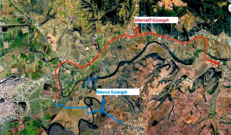 Hasar gören ve beşik gibi sallanan köprü yıkılıyor