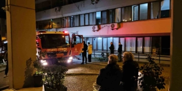 Beyoğlu’nda otelde çıkan yangında mahsur kalan 3 kişi ve bir köpek kurtarıldı