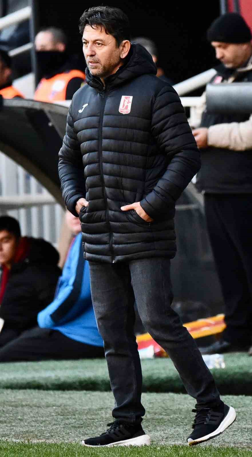 Zafer Uysal: "Galibiyeti Balıkesirspor ailesine armağan ediyoruz"