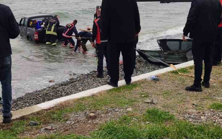 Yalova’da kontrolden çıkan pikap denize uçtu: 1 yaralı