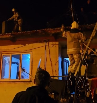 Baca yangını mahalleliyi sokağa döktü