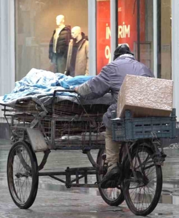 Sakarya’da lapa lapa kar yağışı etkili oldu
