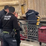 Yaya geçidinde kamyonun çarptığı kadın yaralandı, vatandaşlar sürücüye saldırdı