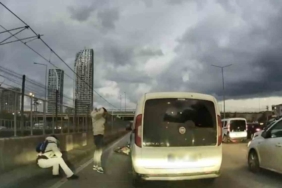 Bursa’da pes dedirten anlar: Motosikletliyle çarpıştı, ilk işi aracına bakmak oldu