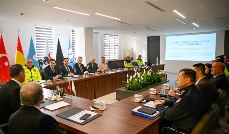 Yalova’da trafik levhaları sadeleştirildi